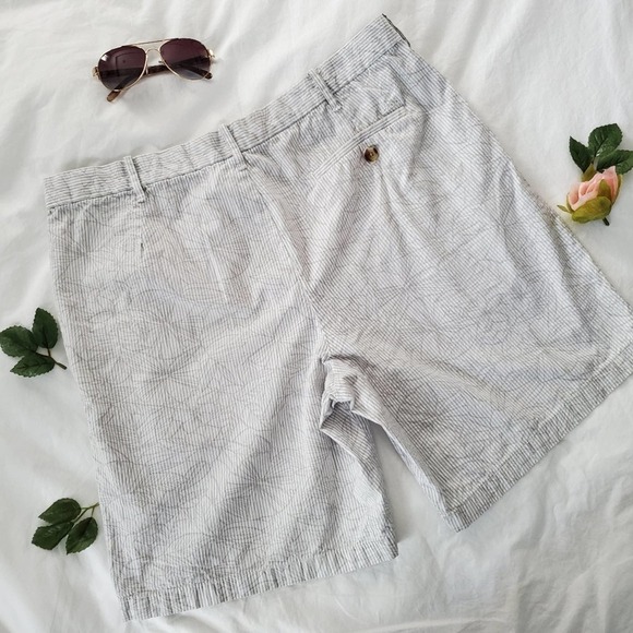 IZOD Pinstripe Floral Overlay Shorts Gray Size 36 - Picture 2 of 6